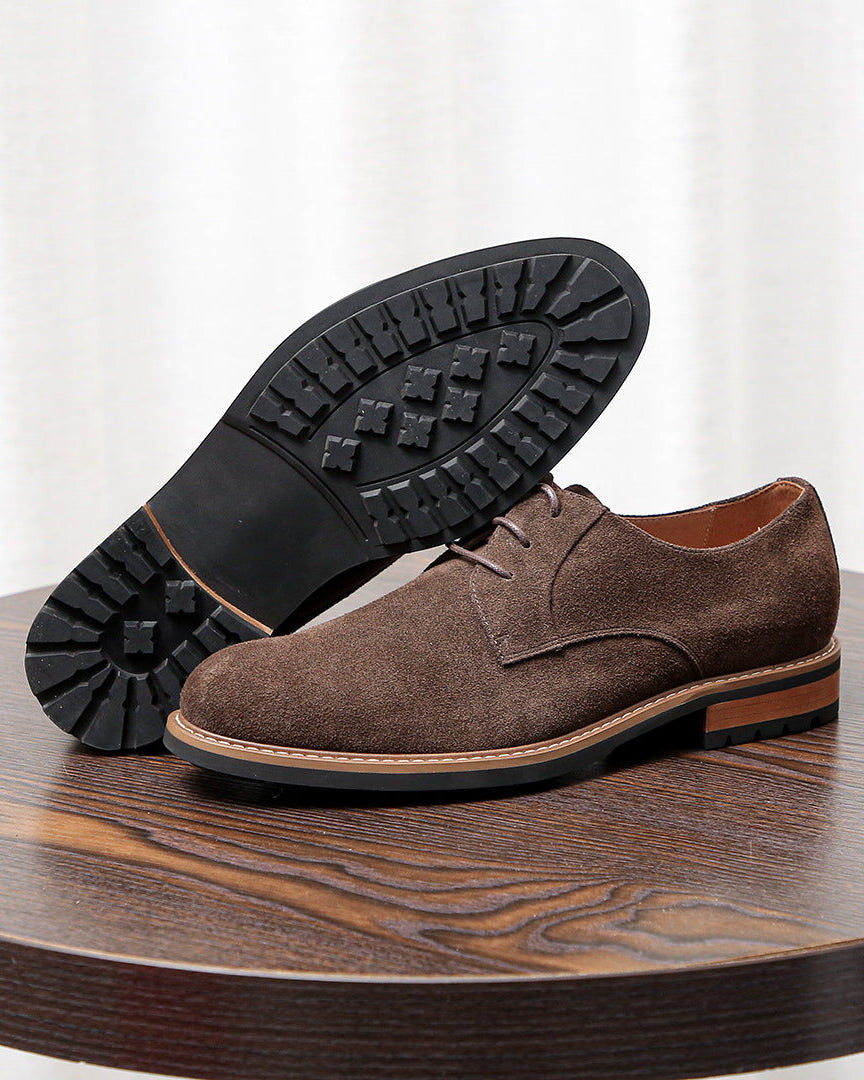 Les chaussures de derby en daim Softey