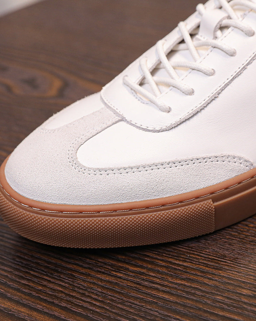 Baskets basses en cuir et daim avec semelle en gomme