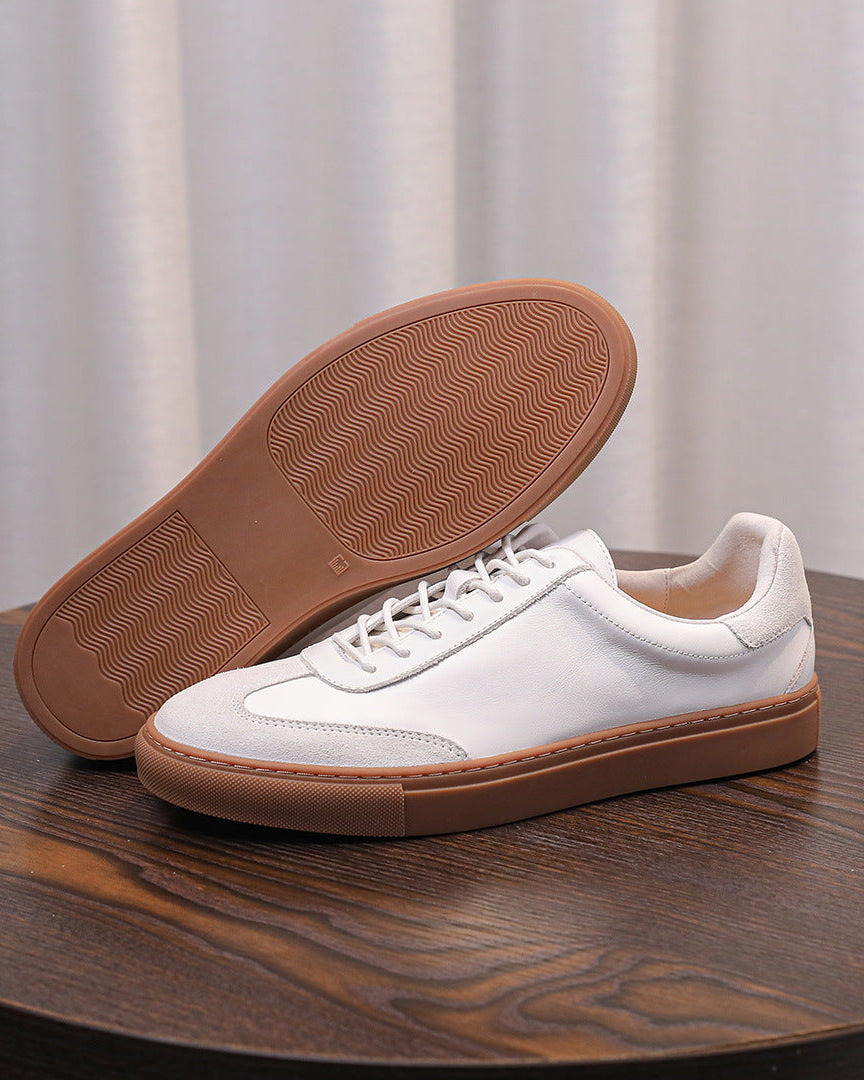 Baskets basses en cuir et daim avec semelle en gomme