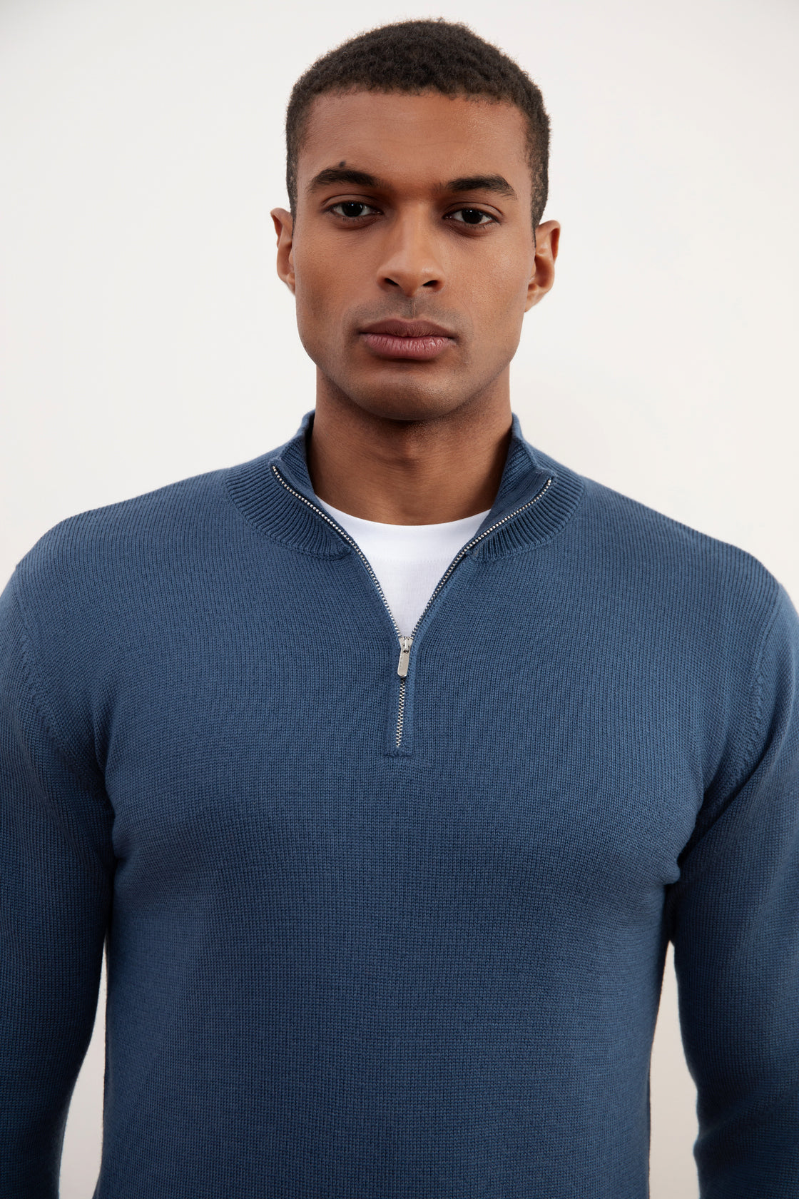Sweater Setengah Ritsleting Wol Merino Biru