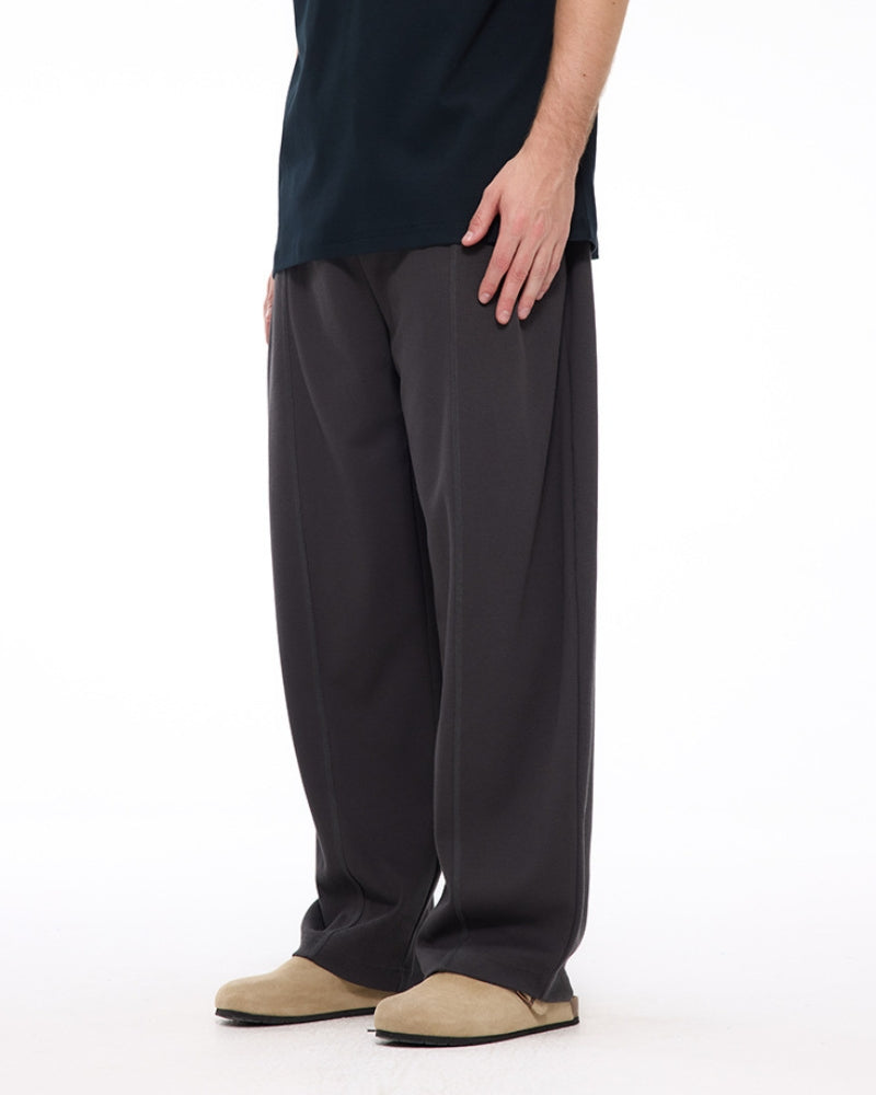 Jogger ampio con chiusura a cintura