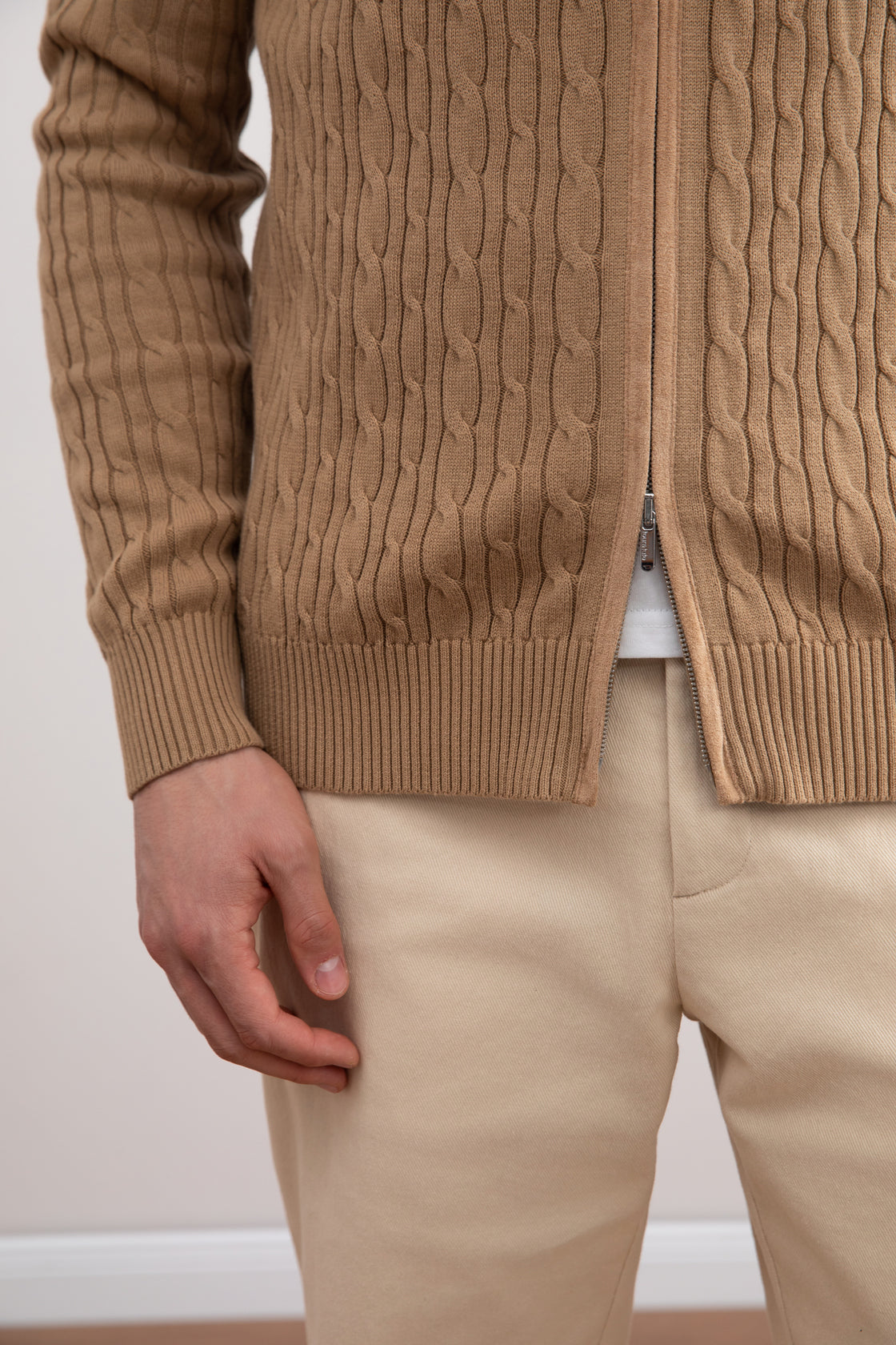 Maglione con zip integrale in maglia a cavi Tan