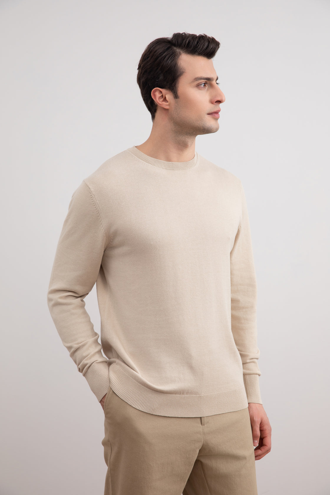 Maglione beige con girocollo