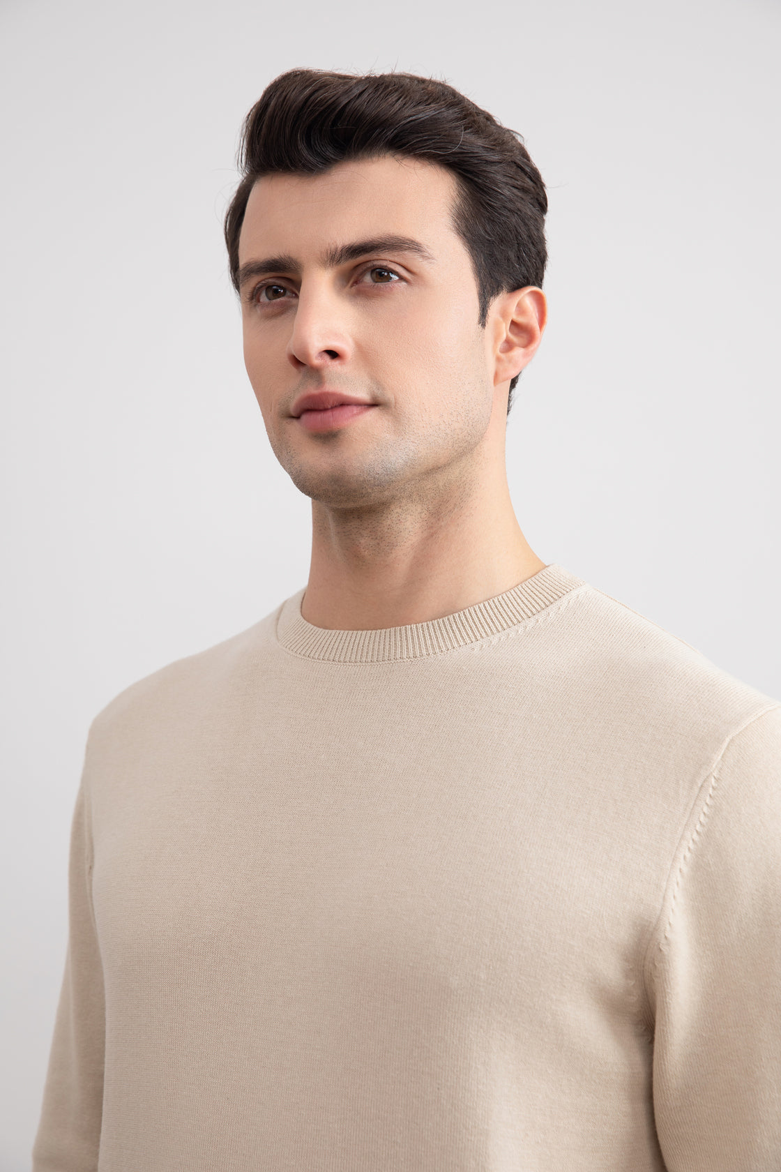 Maglione beige con girocollo