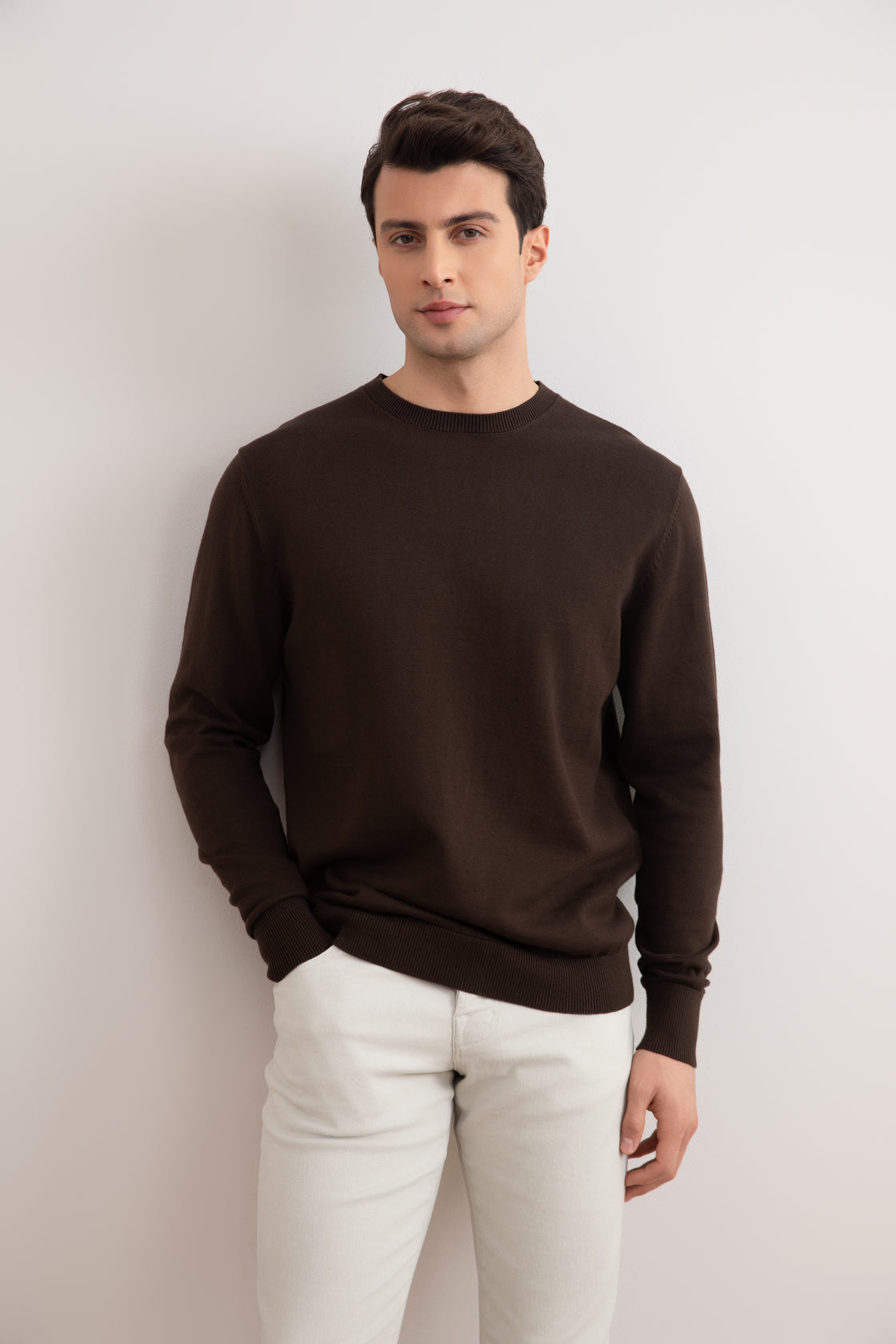 Maglione marrone con girocollo