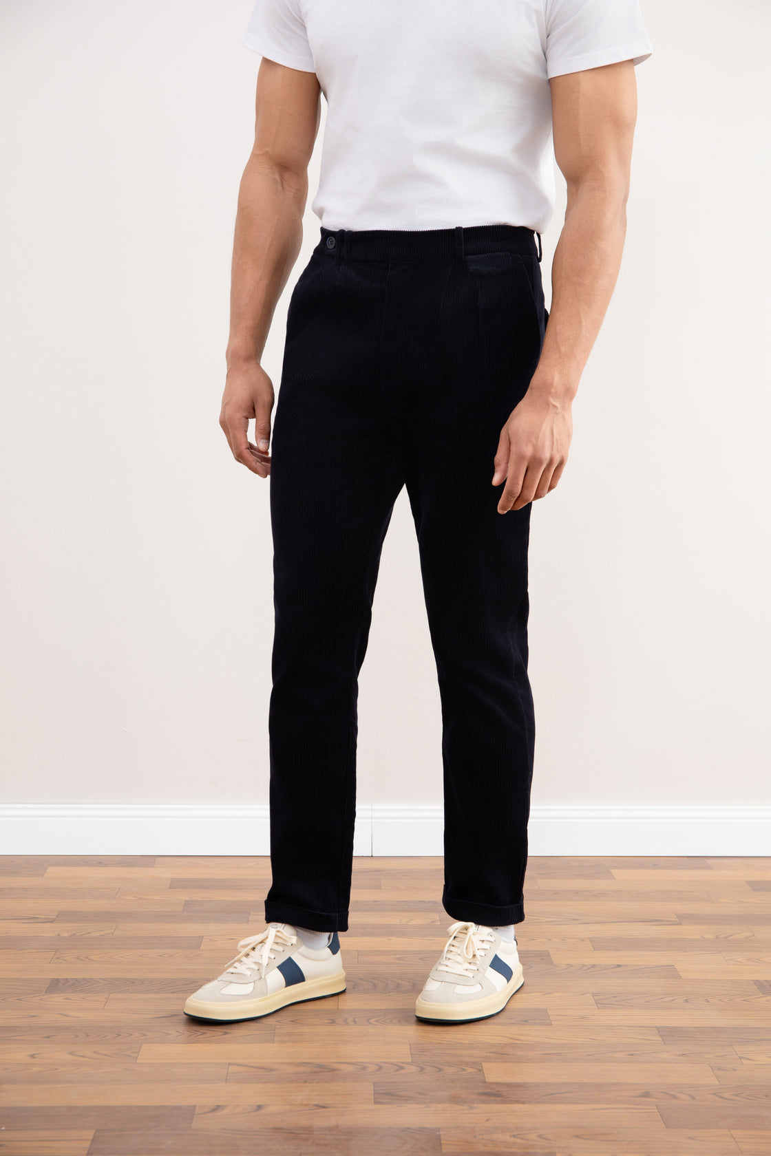 Pantaloni di velluto a coste dalla linea dritta, color navy