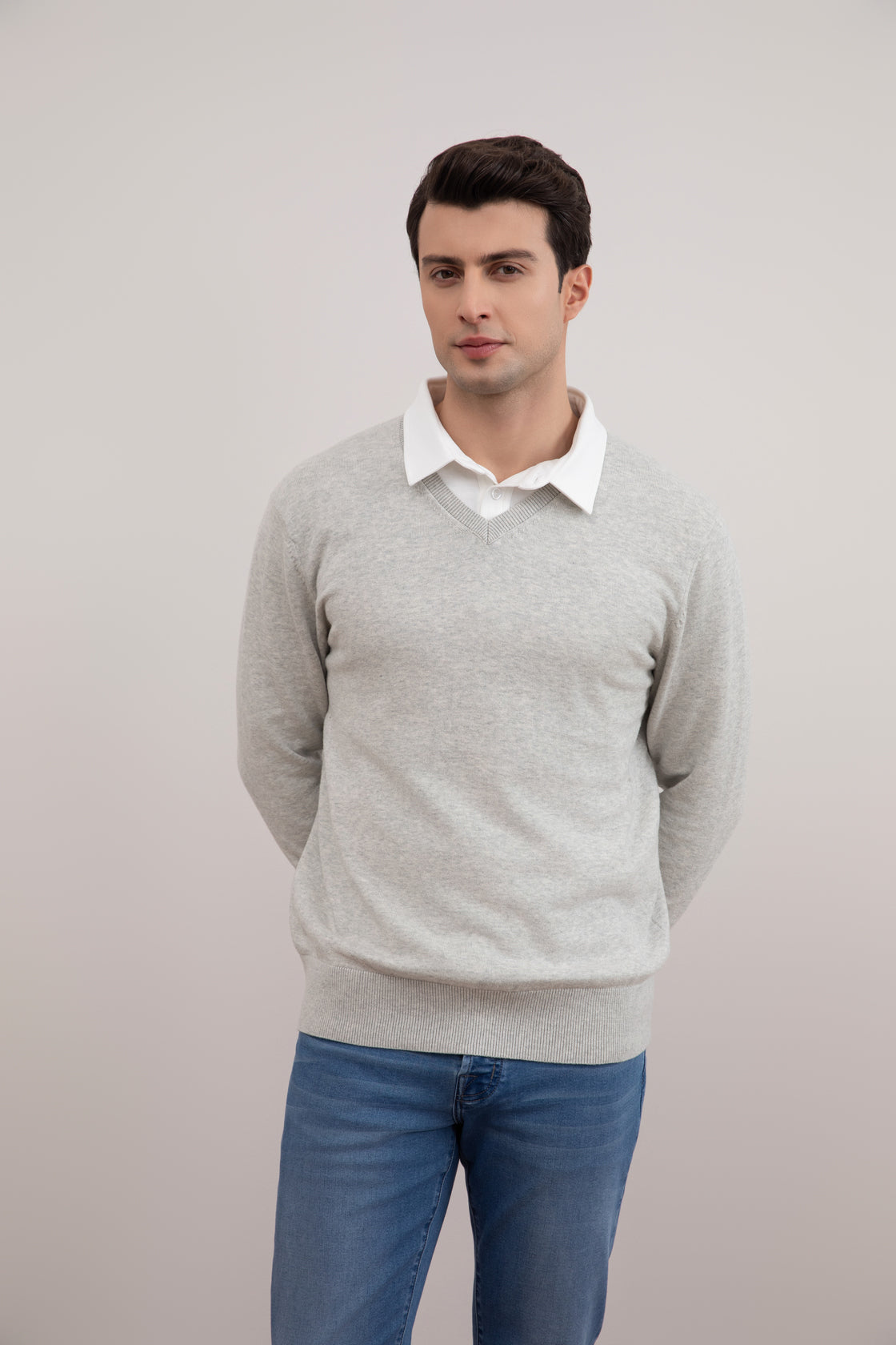 Maglione grigio mélange con scollo a V