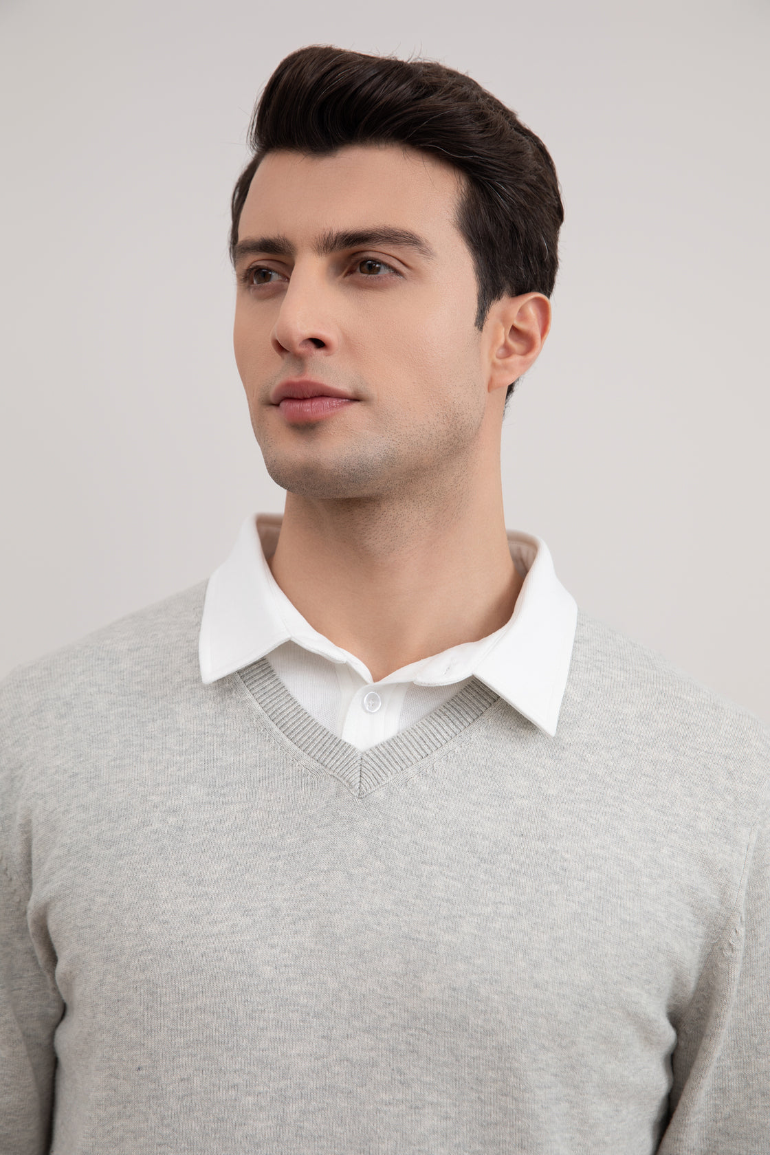 Maglione grigio mélange con scollo a V