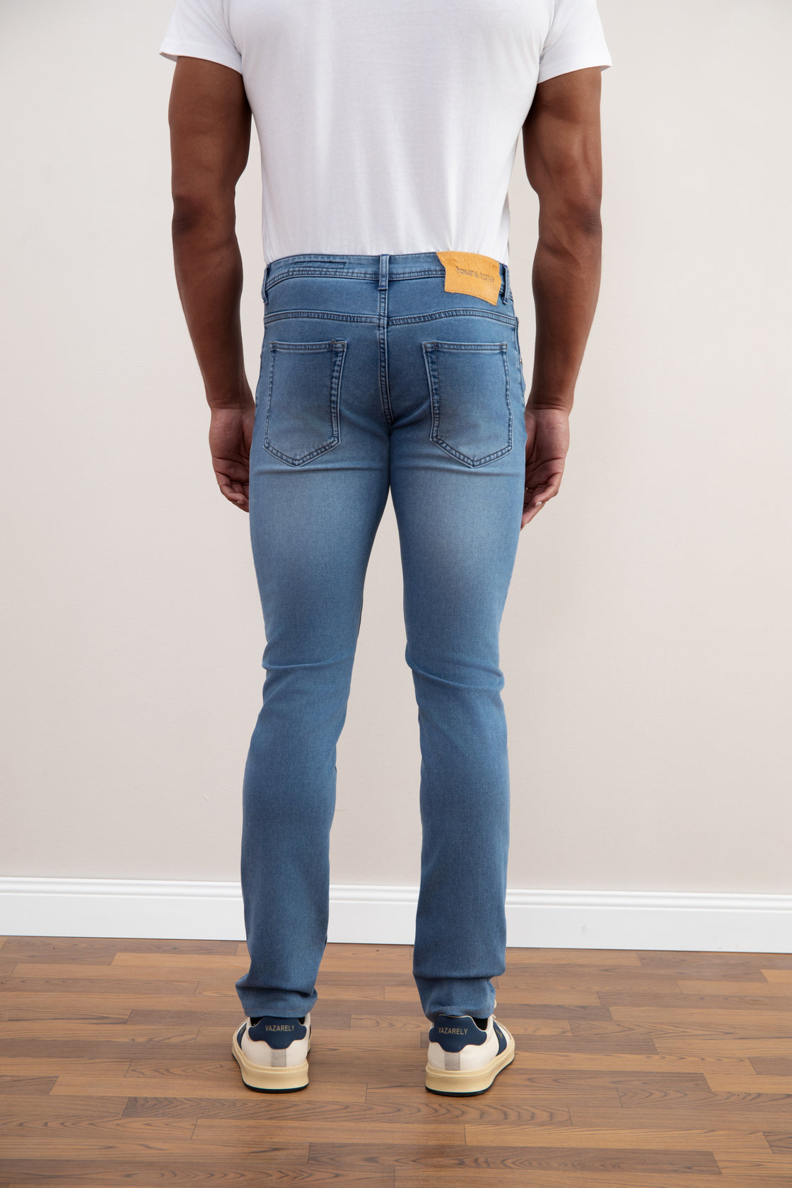 Jeans slim con lavaggio blu chiaro
