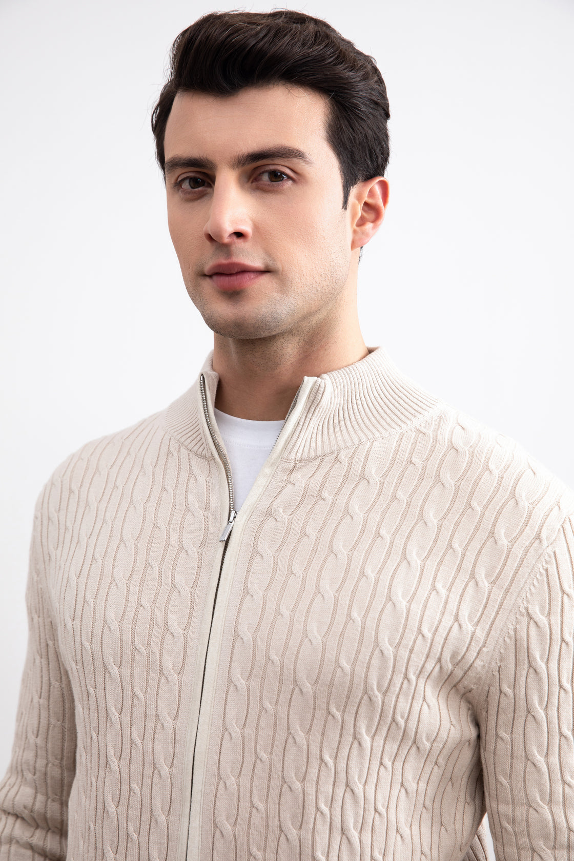 Maglione con zip integrale in maglia a cavi beige