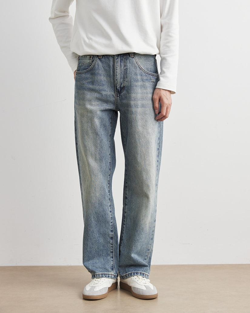 Jeans in denim con gamba dritta lavata a pietra