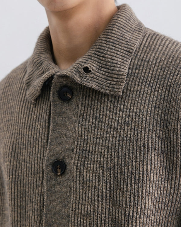 Cardigan a coste con collo alto e bottoni
