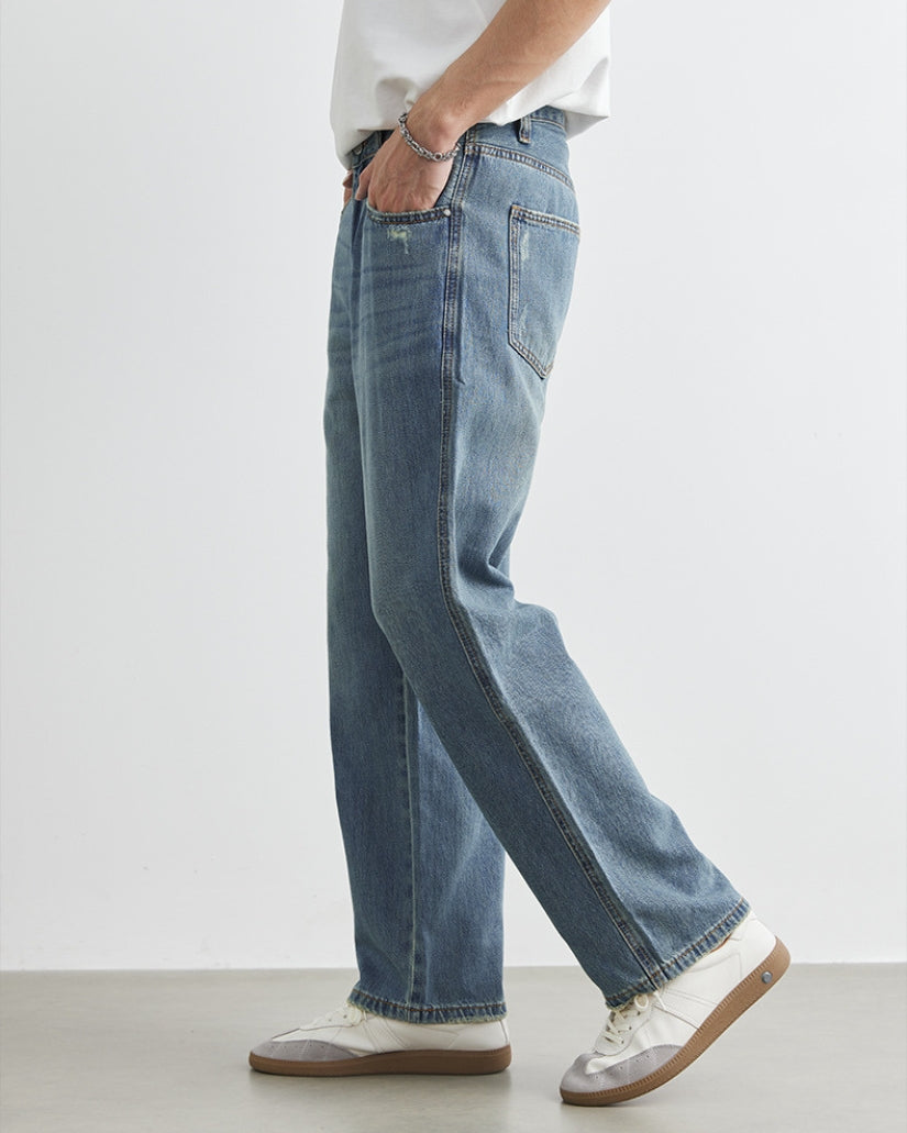 Jeans in denim con lavaggio vintage e gamba dritta