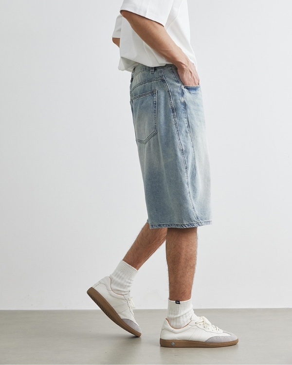 Pantaloncini sopra il ginocchio in denim a 5 tasche con lavaggio chiaro