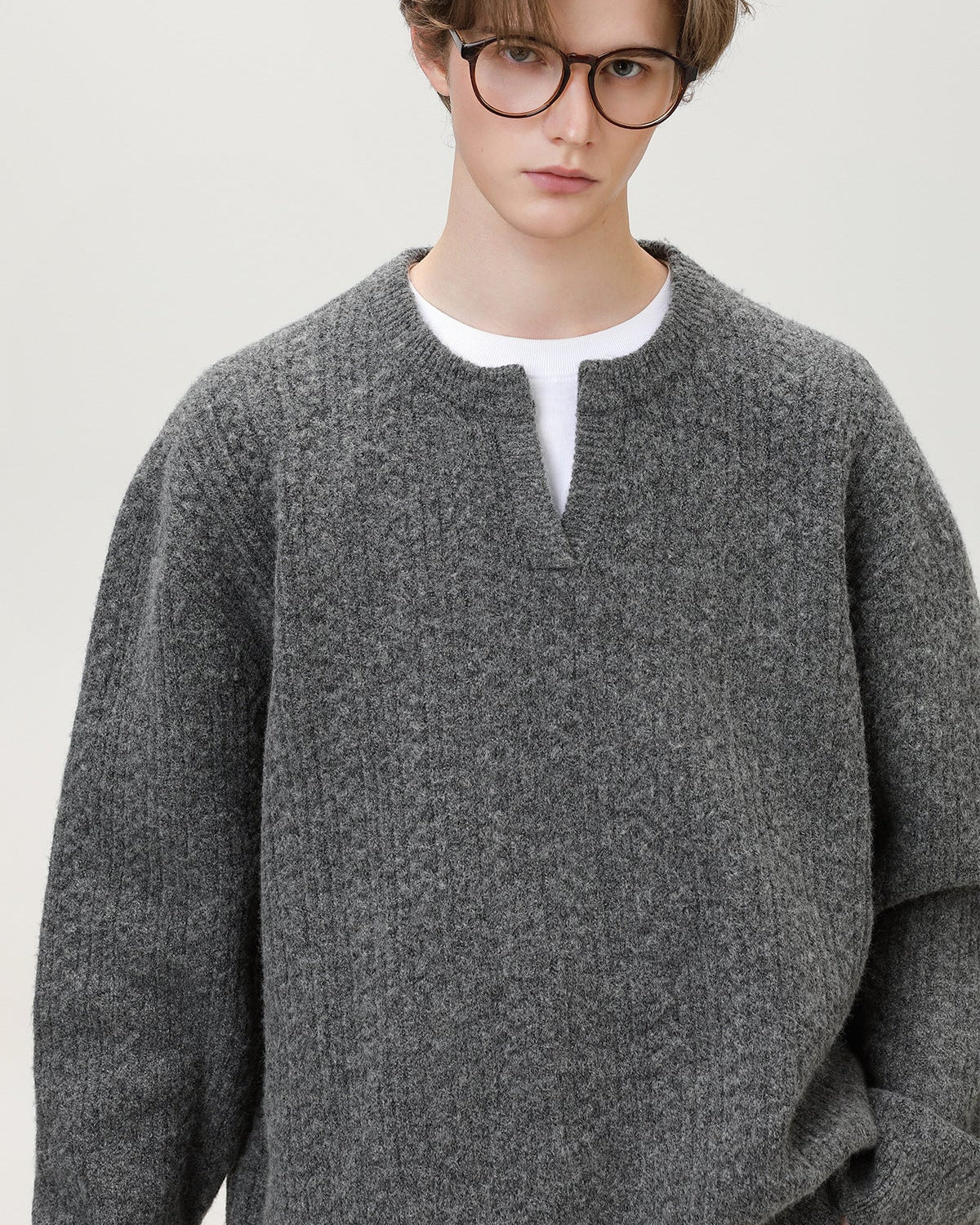 Maglione a maglia con scollo spezzato