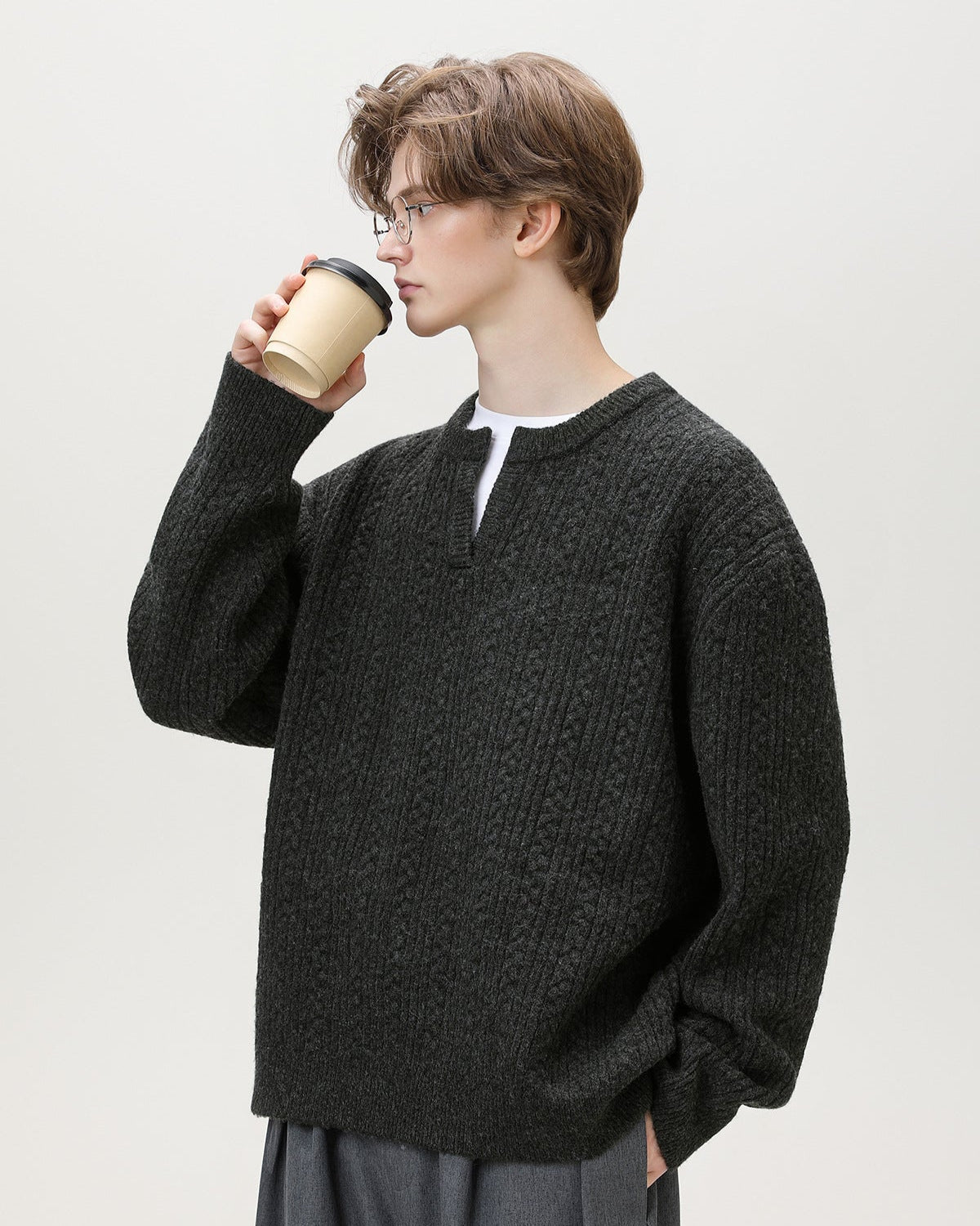 Maglione a maglia con scollo spezzato