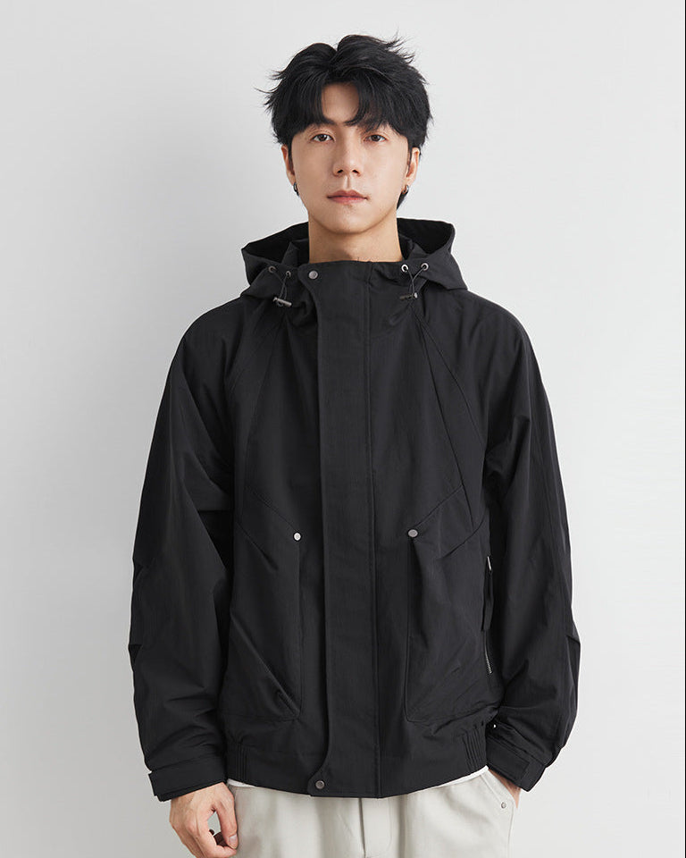 De Hikari jas met capuchon