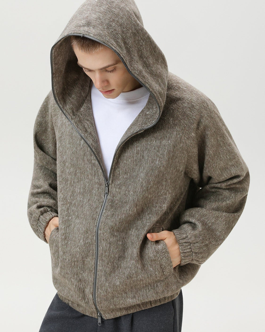Wollen jas met capuchon en ritssluiting