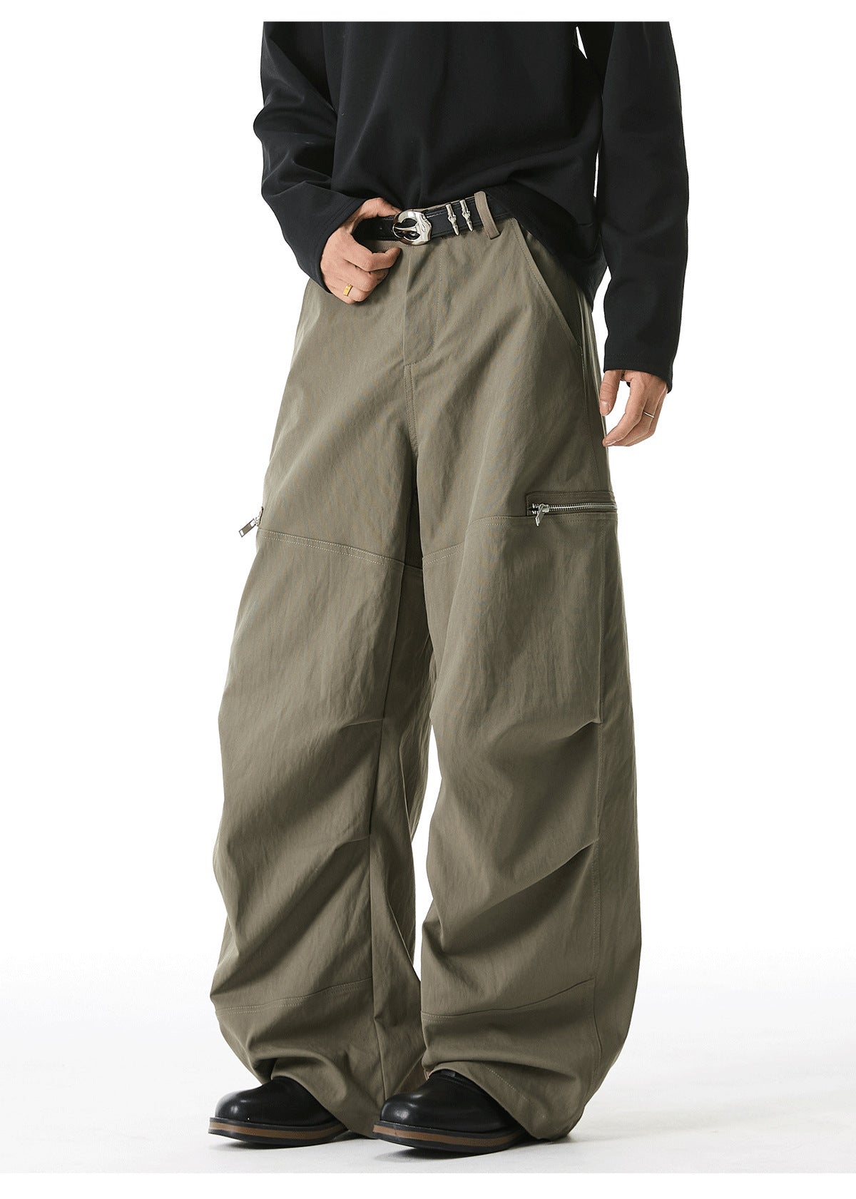 A calça Aero Pleat Cargo