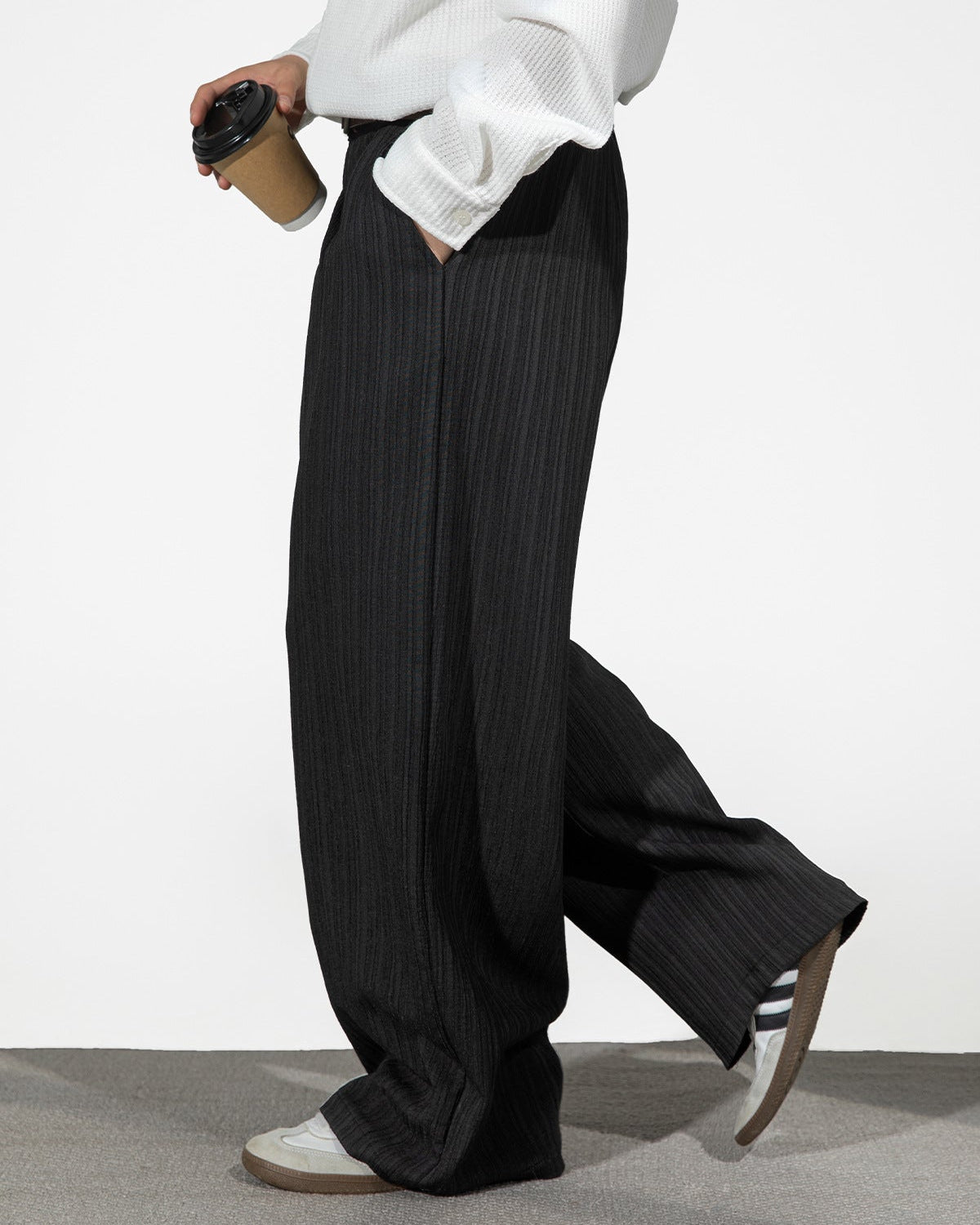 Calça Strata com listras plissadas