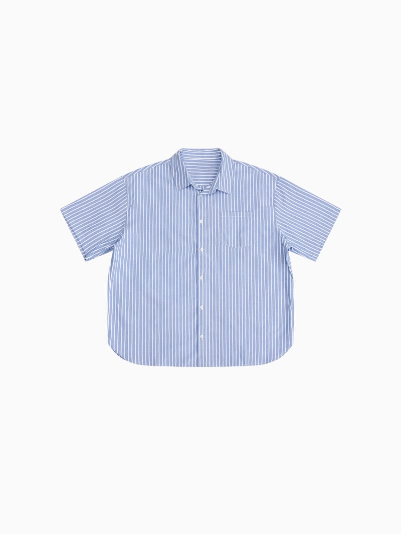 Blusa solta de linho listrada com mangas curtas