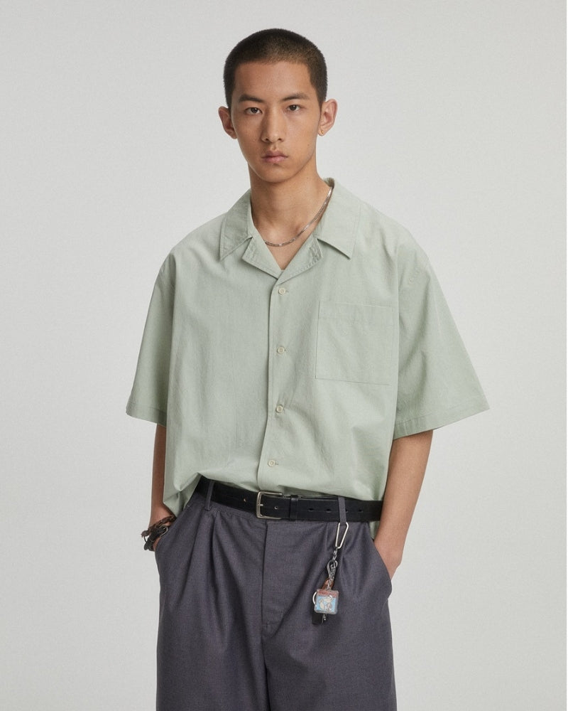 Camisa descontraída com gola cubana