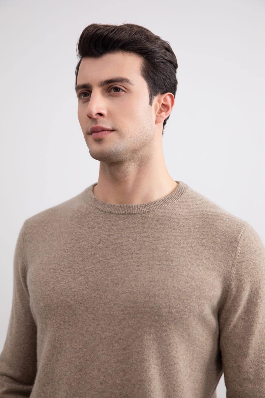 Gola alta de cashmere em mescla na cor taupe claro