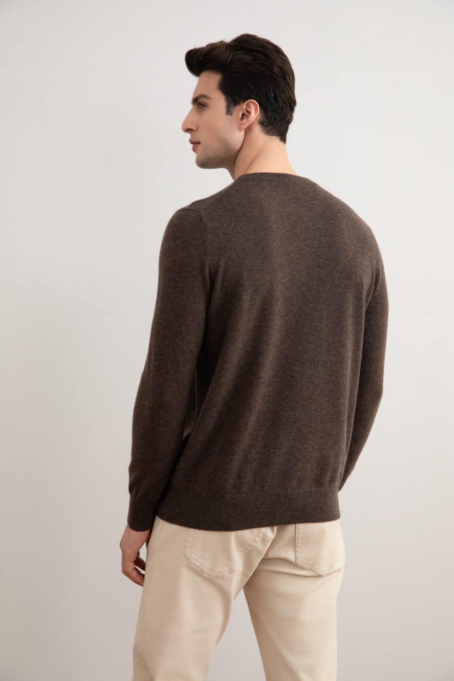 Gola alta de cashmere em mescla marrom