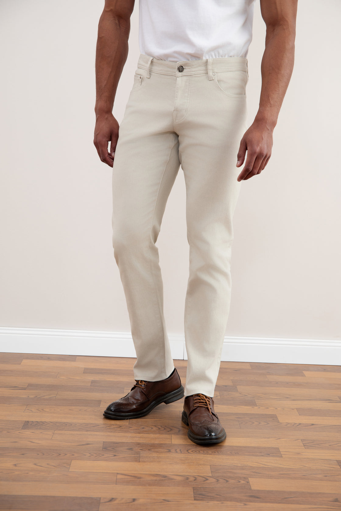 Calça jeans branca com cinco bolsos e lavagem Stone-washed Stretch