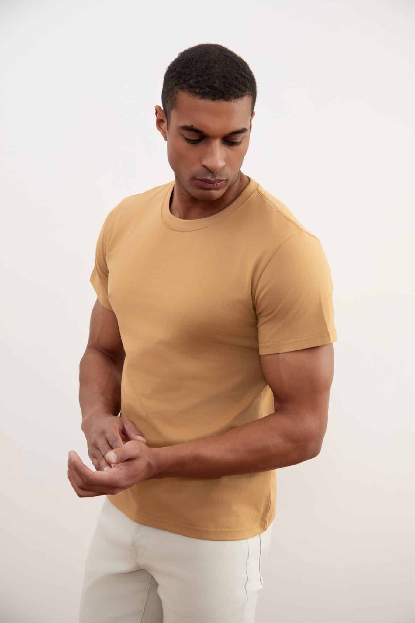 Camiseta Sand Brown Slim Fit com gola alta