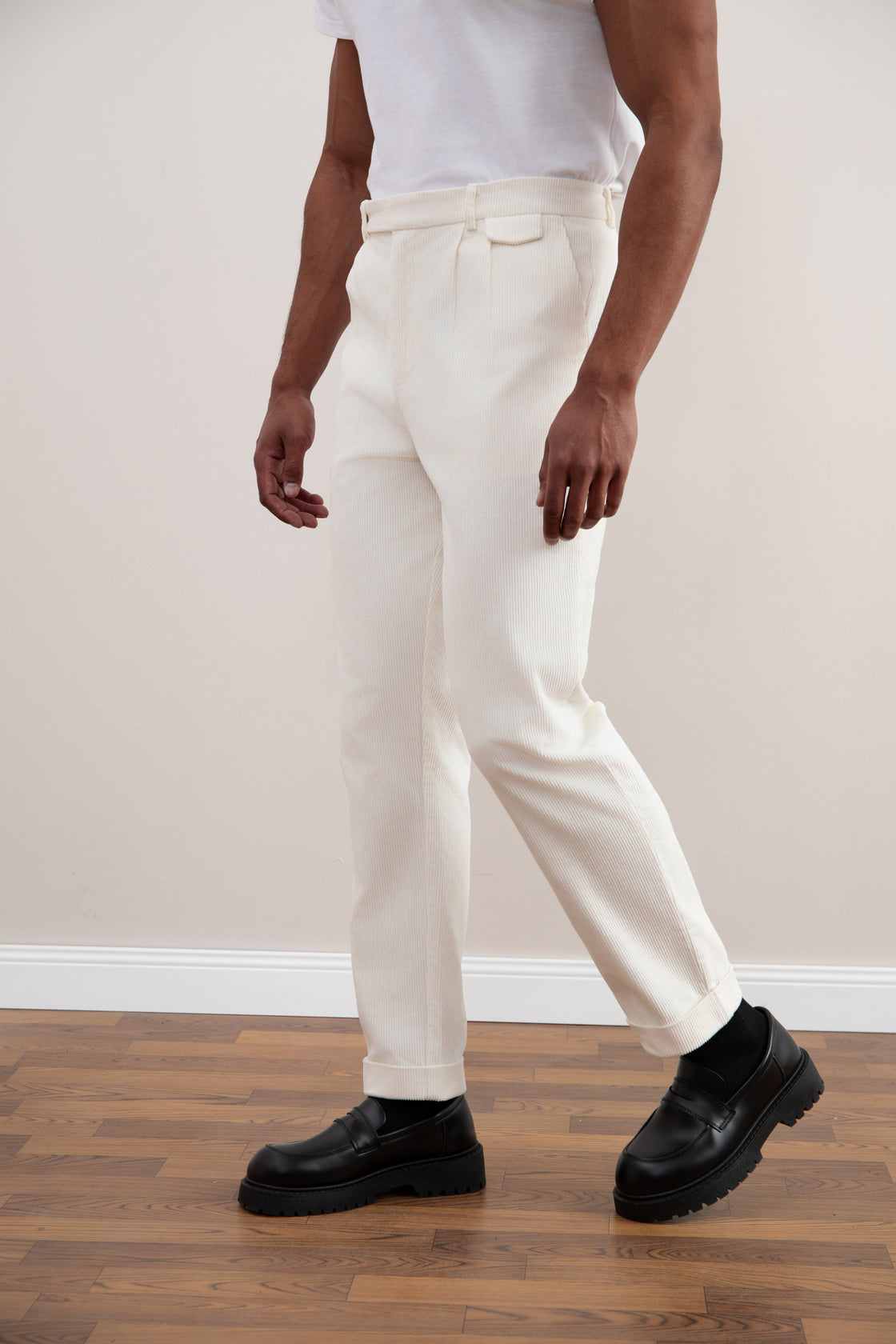 Calça de veludo cotelê com ajuste reto bege claro