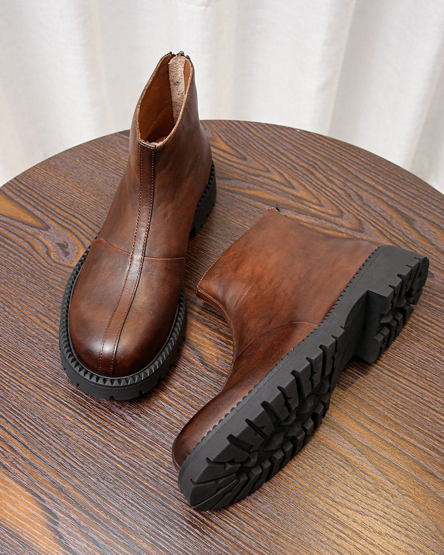 As botas de couro robustas com zíper
