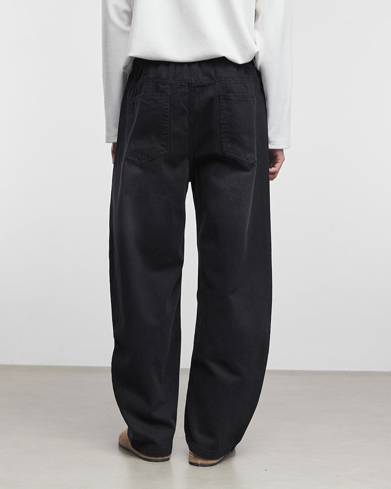 Calça solta com cordão e silhueta leve