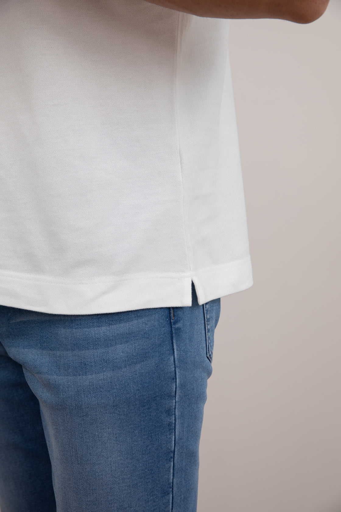 Camisa pólo branca em algodão piqué