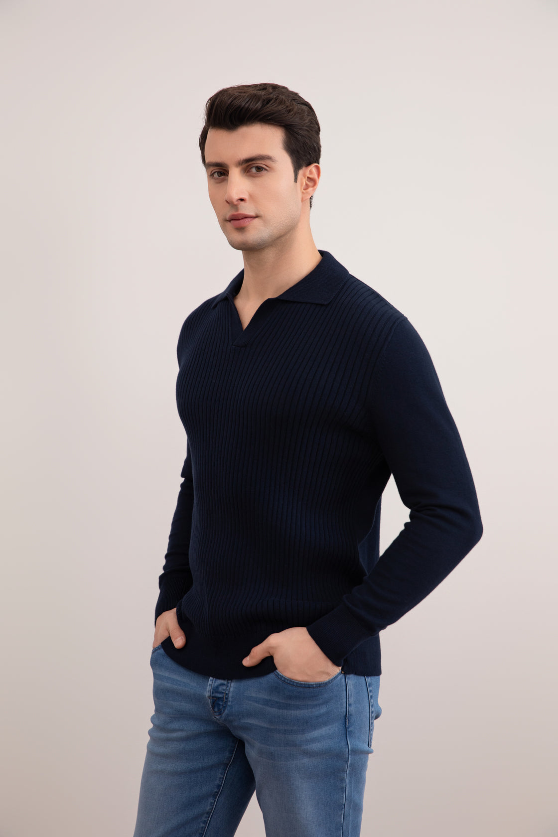 Camisa pólo aberta às riscas azul-marinho