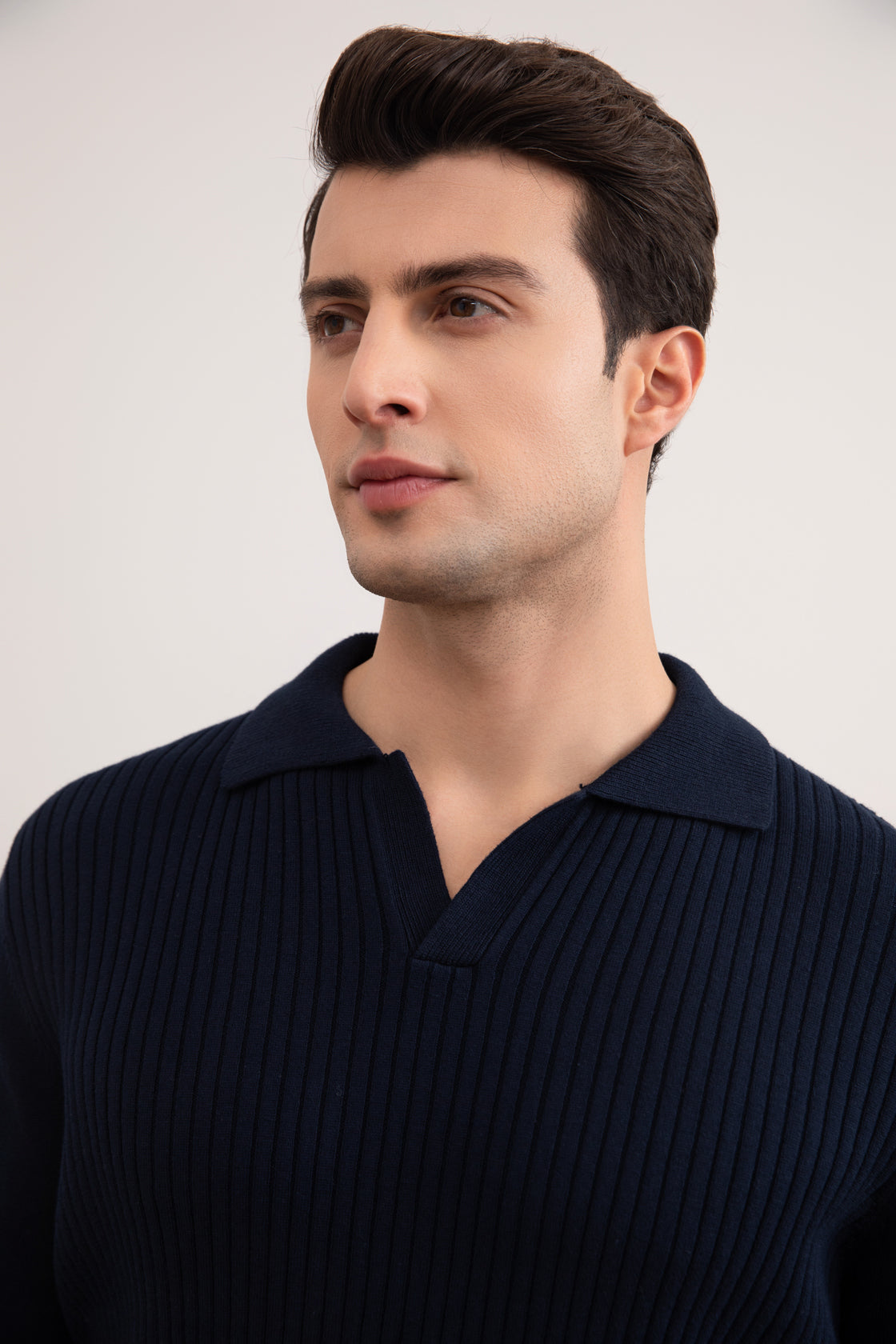 Camisa pólo aberta às riscas azul-marinho