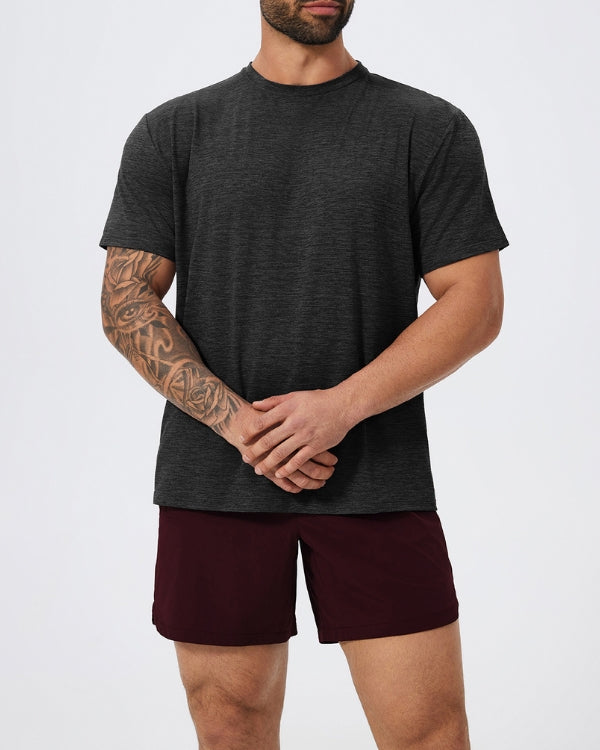 T-shirt de desempenho essencial 0.1