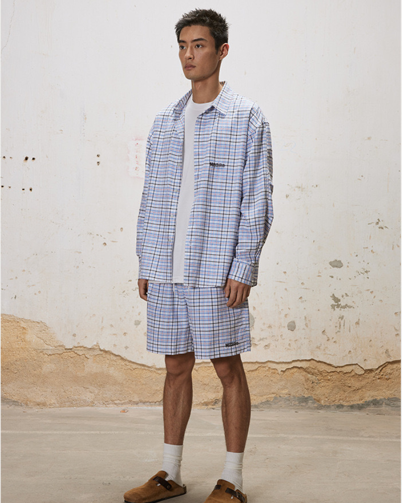 Conjunto de camisa xadrez e calções de tamanho grande