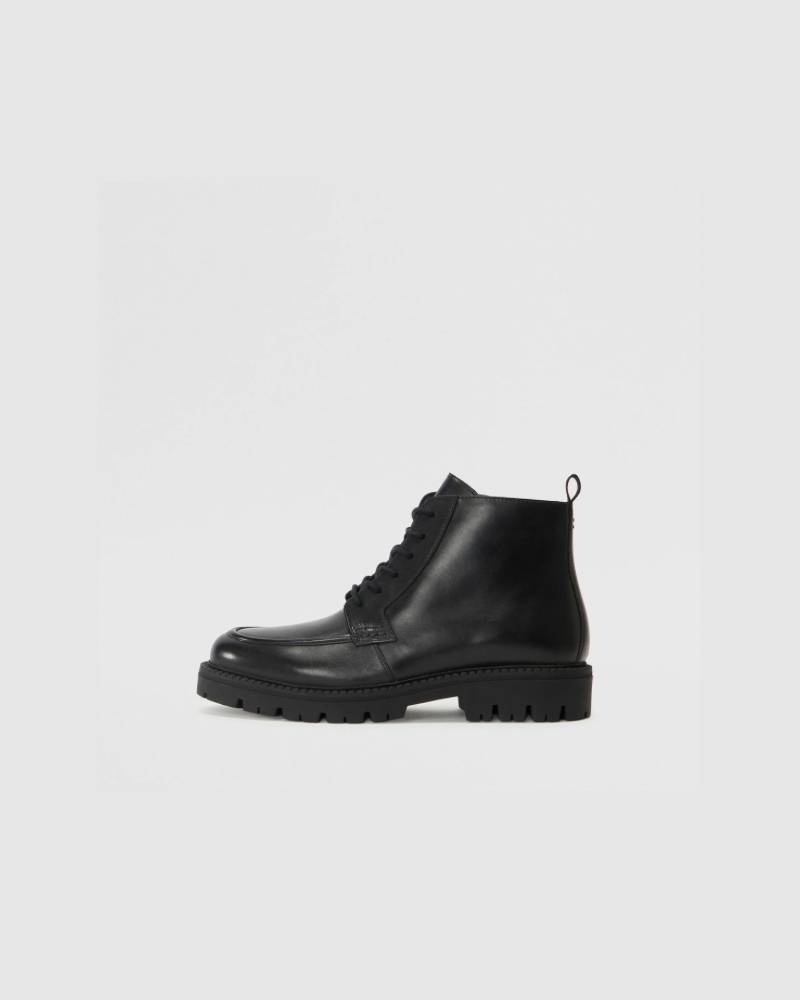 Botins com atacadores - Preto