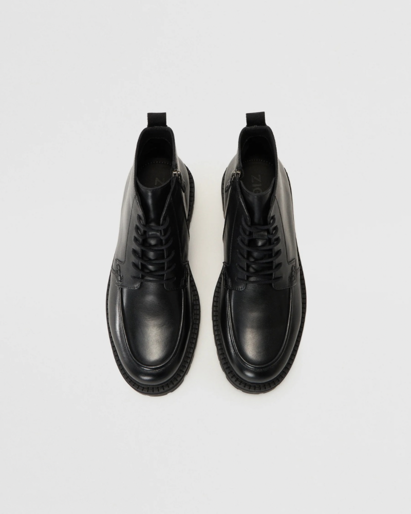 Botins com atacadores - Preto