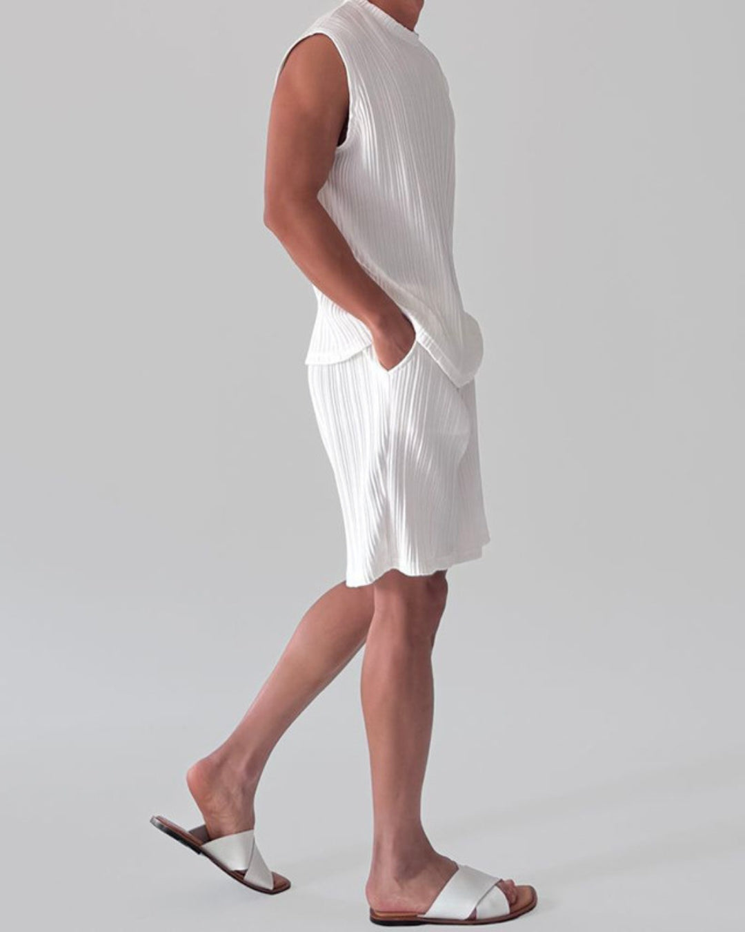 Плиссированный комплект без рукавов цвета слоновой кости