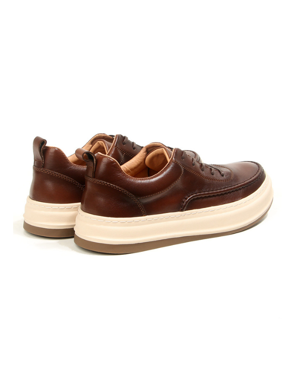 Der Espresso Moc-Toe Sneaker aus Leder