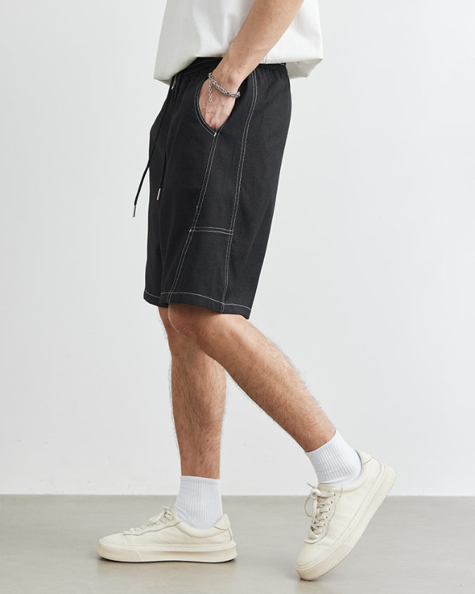 Kurze Hosen mit Umrissnähten