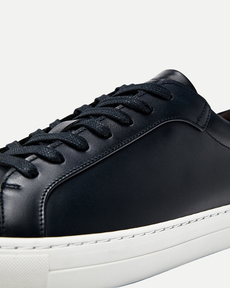 Klassische Low-Top-Sneakers aus Leder - schwarz