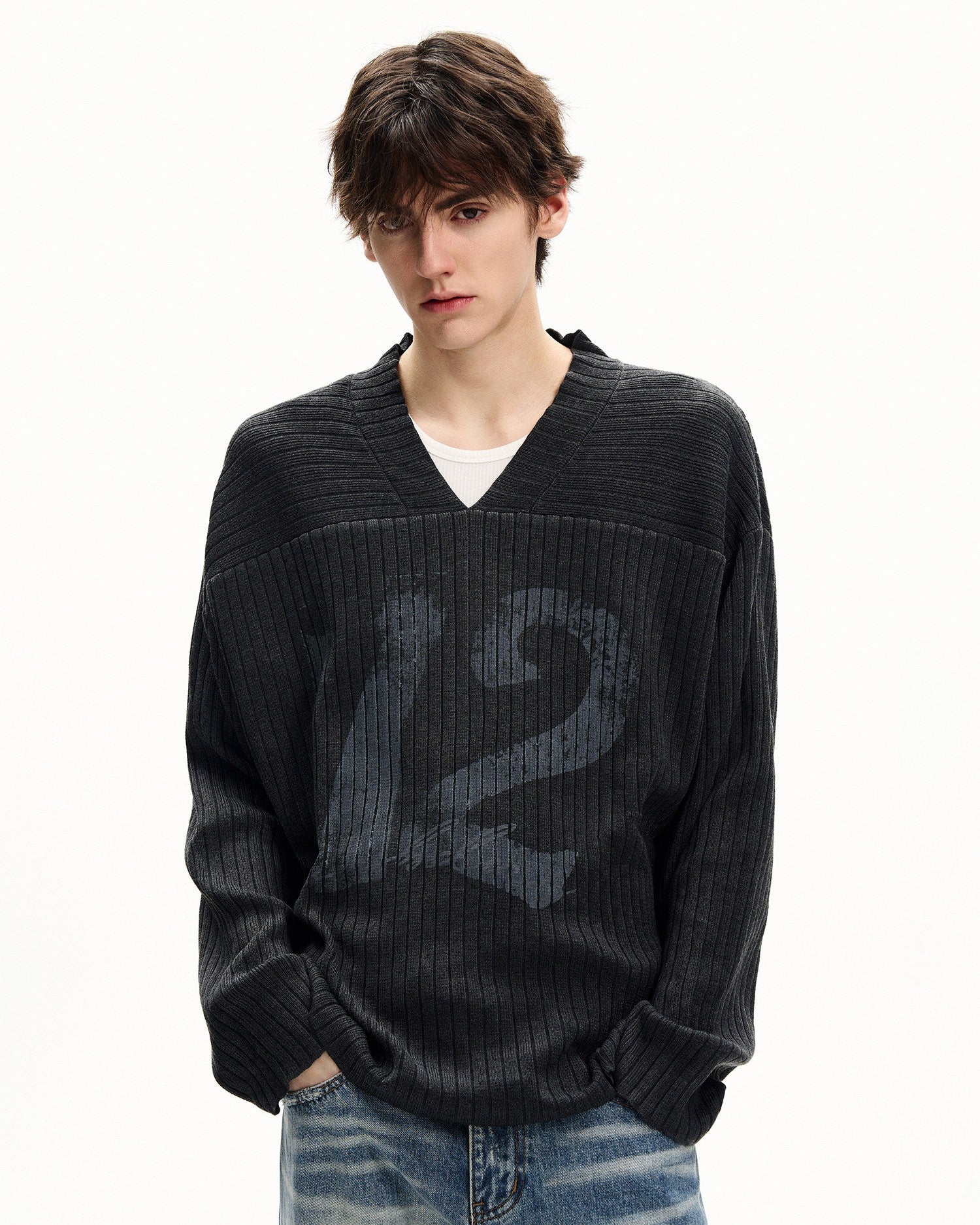 Ribbed Graphic V-Neck Sweater