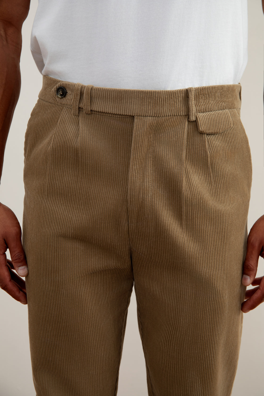 Pantalones de pana rectos color tostado