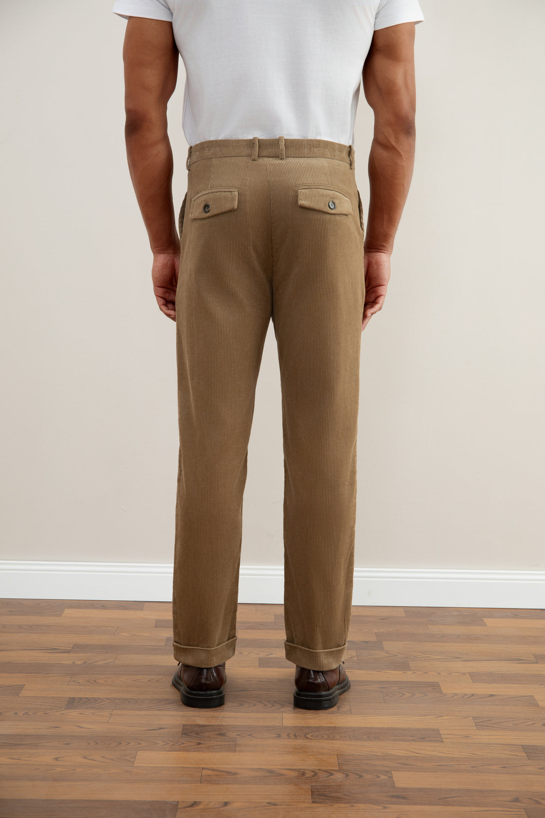 Pantalones de pana rectos color tostado