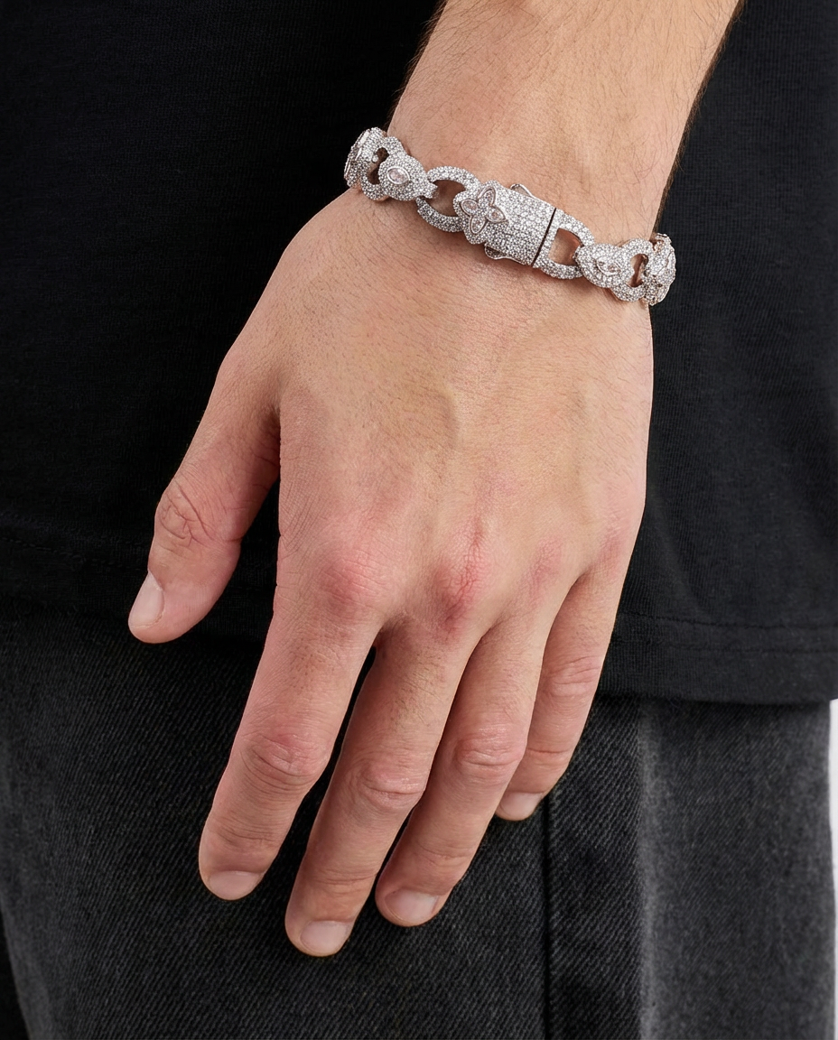 Grand Iced Clover Link Bracelet