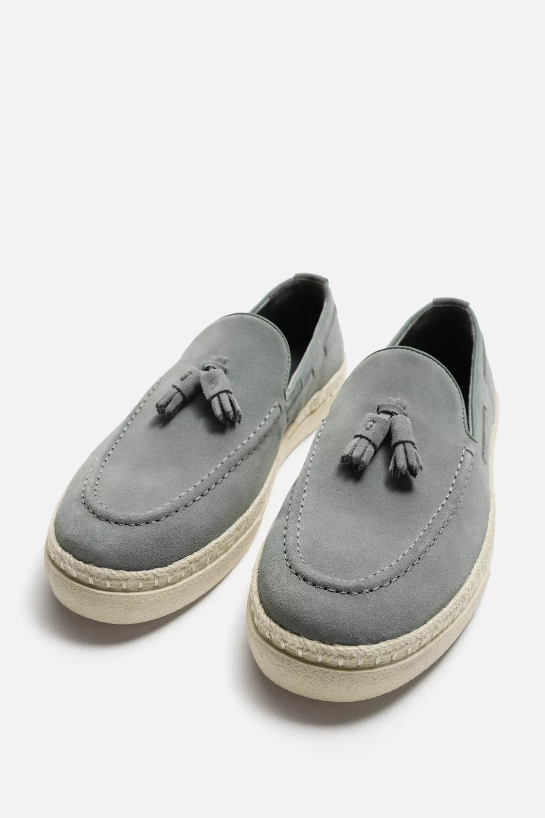 MOCASSINS DÉCONTRACTÉS EN CUIR AVEC GLANDS