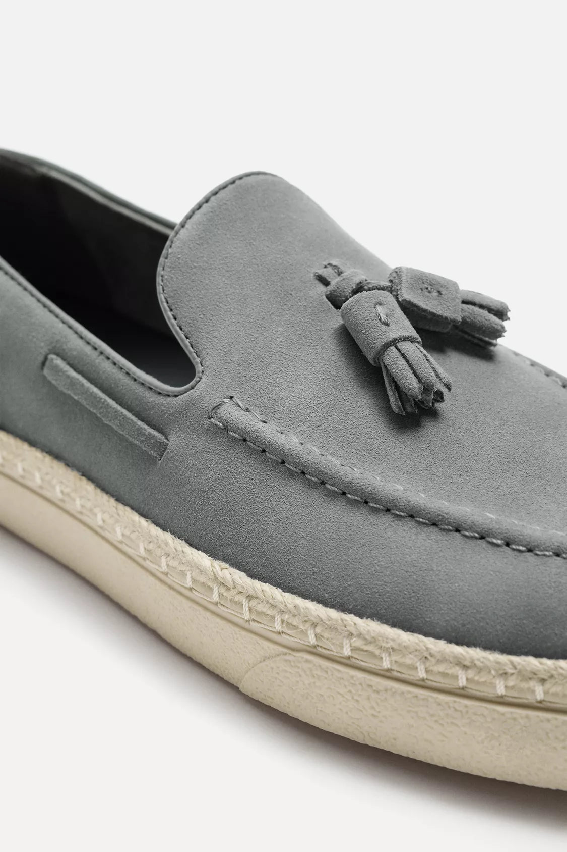 MOCASSINS DÉCONTRACTÉS EN CUIR AVEC GLANDS